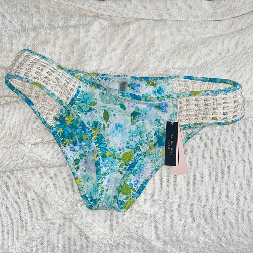 New with tags. Bathing suit bottom